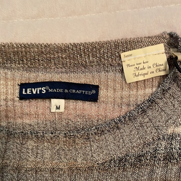 Levi’s Top - Picture 3 of 4